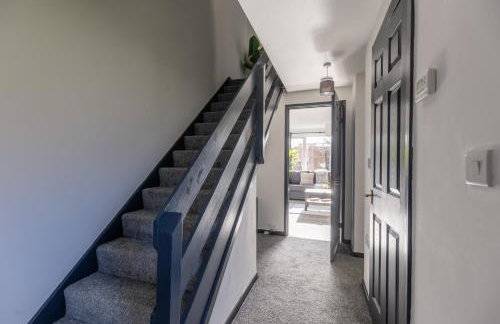 Modern 3 Bed House-Free Parking-by Holiday Homes - Foto 5