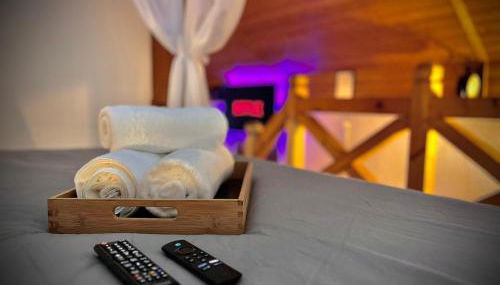 Stay by Home Deluxe Apartment WiFi-PS4-TV-Loft-Bath-Kitchen - Foto 2