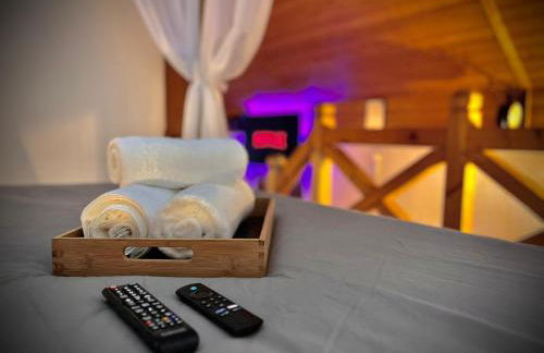 Stay by Home Deluxe Apartment WiFi-PS4-TV-Loft-Bath-Kitchen - Foto 2