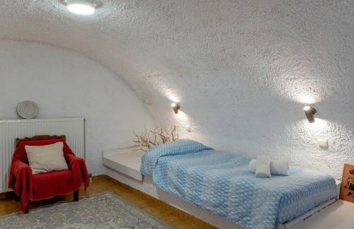 Traditional House in Velies - Photo 17