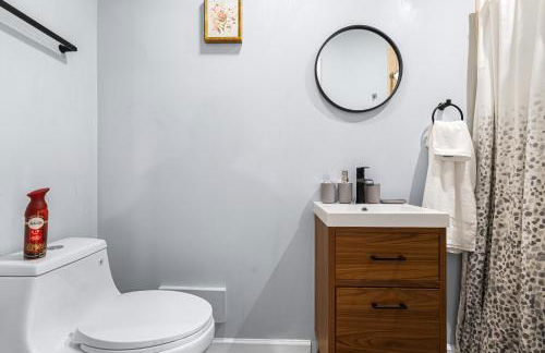 Modern 4BR Getaway 3 Min to OldTown Walk to Metro - Foto 34