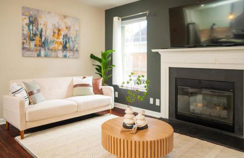 Entire home in RTP near Duke with fenced backyard - Foto 3