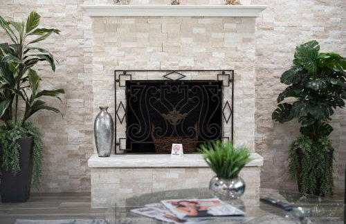 Wood Circle House - Dog Friendly with Fenced in Backyard - Foto 68