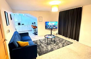 Modern 2 Bedroom First Floor Apartment, Free Parking, Woking - Foto 13