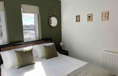 Luxury 2 Bedroom waterfront apartment with balcony - Foto 32