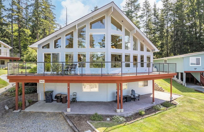 Harborview Getaway by Avantstay Walk to Beach - Photo 1