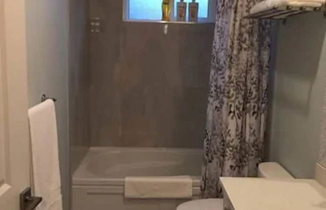 Arbutus Rose House by Elevate Rooms - Photo 10