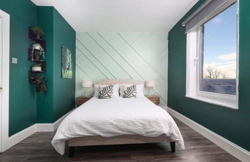 Extravagant 6 Bed Victorian Townhouse with Hot Tub - Photo 39