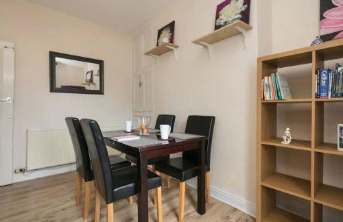 Comfy Home King Size Bed close to Asda & Sefton Park, Very Fast WIFI! - Foto 13