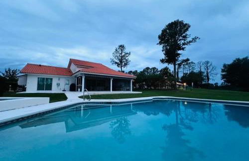 Swiss 24 - Lake Stephanie - Photo 2