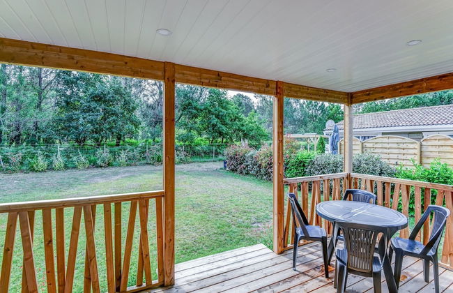 Secluded Chalet in Hourtin With Swimming Pool - Photo 1