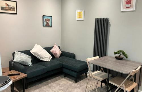 3 Bedroom home, with 4 beds, parking, walk to station & town centre families and business visitors welcome - Foto 13