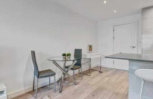 St Martins 2 Bedroom Apartments in Ruislip By 360 Stays - Foto 47