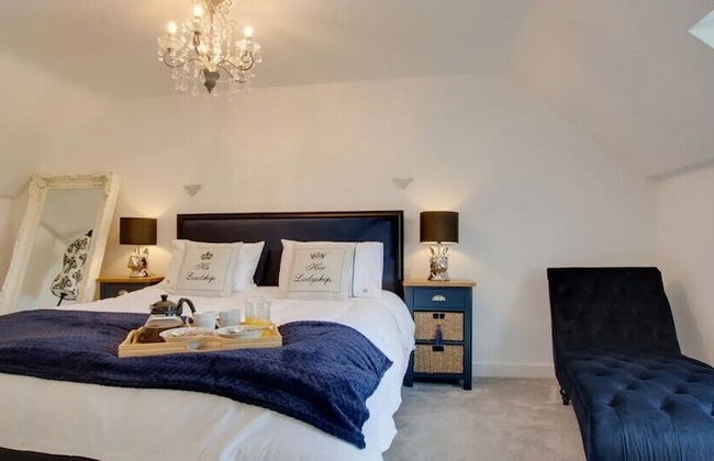 Norfolk Luxe Beach House Sleeps 8 Dog Friendly - Photo 2