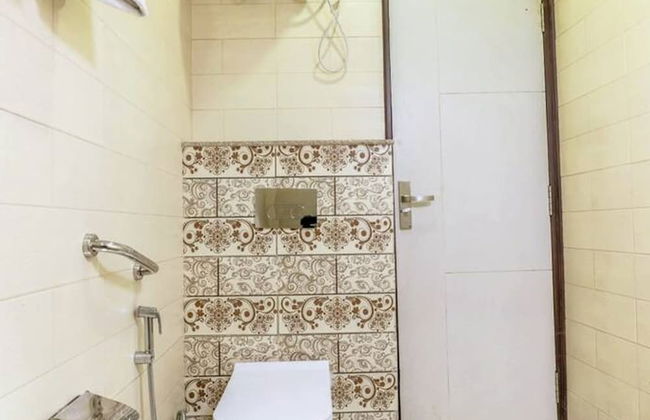 Modern City Retreat 2bhk Paras Fortis Balcony - Photo 11