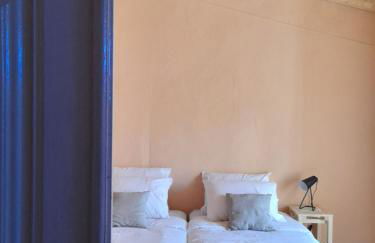 StoryHouse33 - Casa com histórias, pátio e jacuzzi - Foto 14