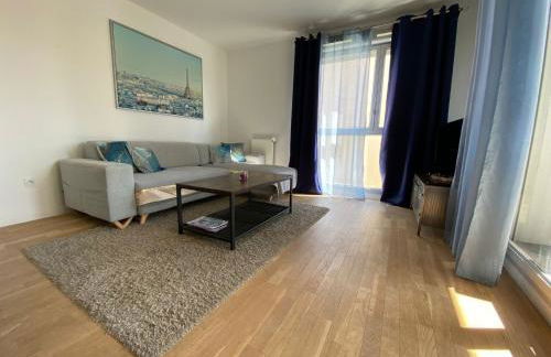 Lumière Parisienne, Bright 2 Bedroom Apartment with Terrace, Free Parking, Near Metro Line 13 - Foto 2