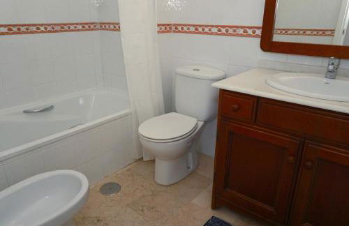 Spacious Ground floor apartment with Garden & Communal Pool - Foto 33