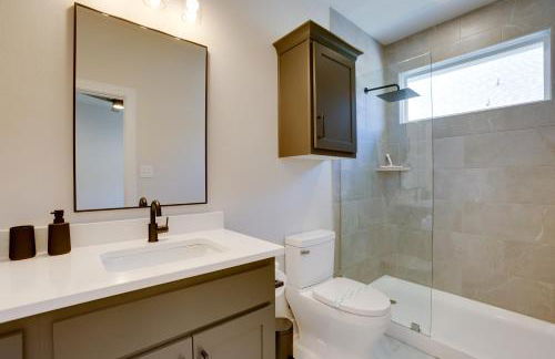 Less Than 1 Mi to Texas AandM Group Getaway with Balcony! - Photo 28