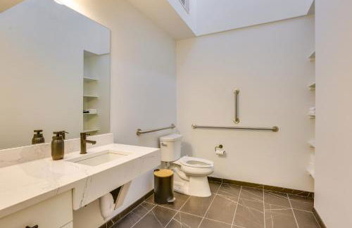 Downtown Omaha Getaway with Deck and Gas Grill! - Foto 13