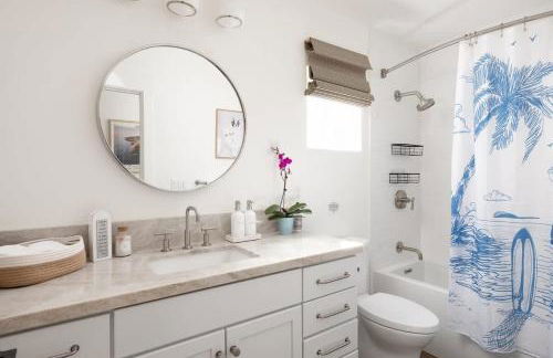 2BD Sashas Bungalow Beach Vibes 1 Block Away - Foto 33