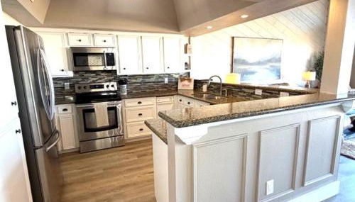 Lake Vibes with Champagne Views - Photo 5