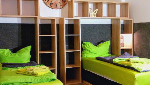 APARTMENTHAUS "AM KORNFELD" - 10 Gästewohnungen mit 1-3 Schlafzimmern, 40 Betten, Raucherbalkon, Reinigungs- & Wäscheservice, Grillgarten, Parkplatz - Foto 1