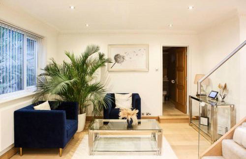 Hot Tub/Football Court/Sleeps 12/Luxury Villa - Photo 10