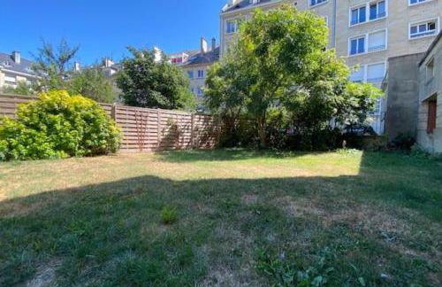 Stunning 230m with garden in the city center - Photo 16