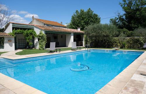 vacation rental with pool and poolhouse, close to arles in moulès- sleeps 8 - Foto 10