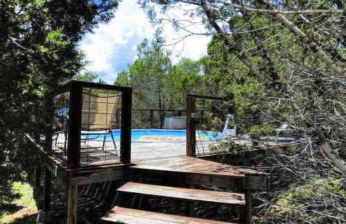 Blue Bird Cabin with Hot Tub in Texas Hill Country - Foto 3