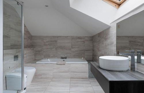 Mereside House Private Pool Retreat - Photo 18