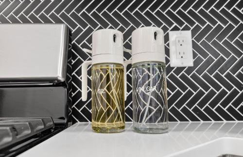 LUX Retreat Home with Yard - Foto 40