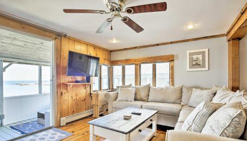 Oceanfront Cape Cod Home with Porch, Yard and Grill! - Foto 4