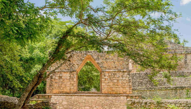 Visitando el yacimiento maya