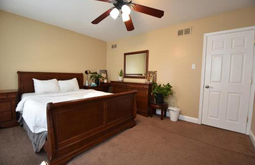 Tuscany 2900 - Classic Italian Style 3BR w Parking near Airport - Foto 4