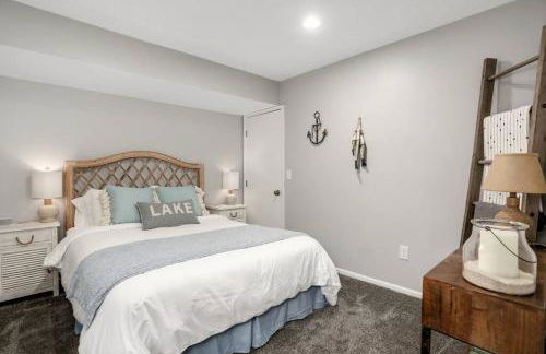 Lakefront Luxury with Private Beach, Sleeps 14 - Foto 13