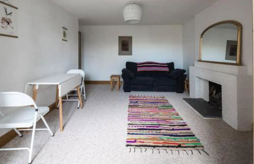 Spacious 2 Bedroom Apartment near Seafront - Photo 2