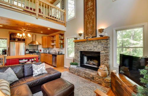 Spacious Georgia Escape with Fireplace, Deck and Grill - Foto 1
