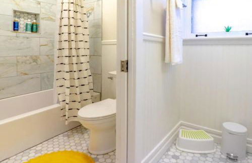 Tower Grove Park 4BR Home with Garage ABODEbucks - Photo 35