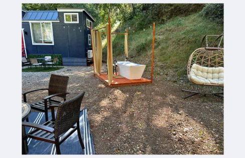Couple’s retreat in Tiny Home w soaking tub/beach - Foto 34