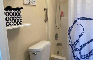 Quaint Downtown Cottage - Foto 11