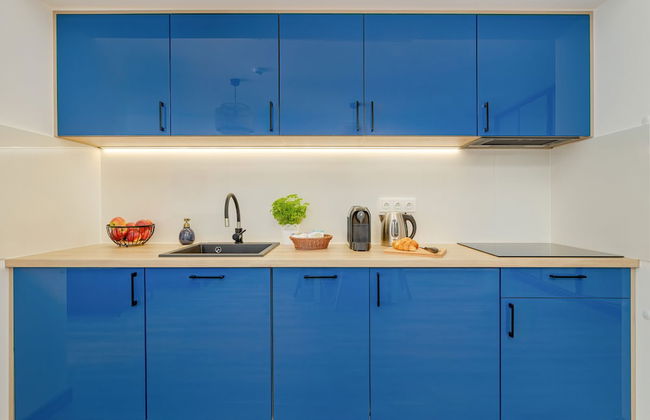 Blue Apartment With Sea View by Renters - Photo 13