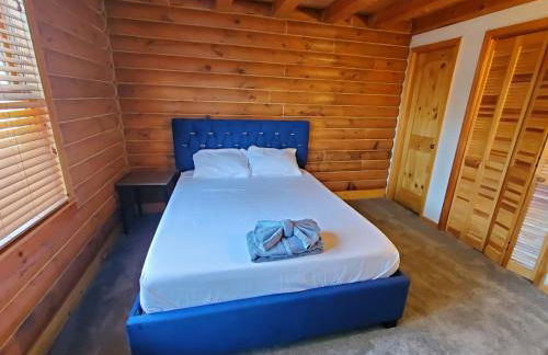 Gorgeous Cabin by Lake with Waterview and walking access - Foto 24