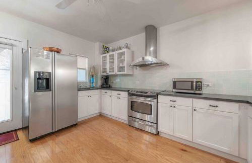 Nawlins vibe with rooftop verandah near Riverwalk and downtown - Foto 35