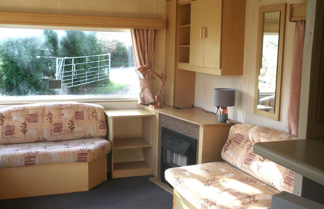 Lovely Bk Calypso Bluebird 6 Berth Holiday Caravan - Photo 5
