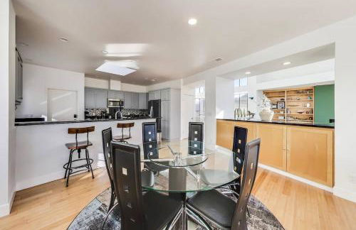 Luxurious Hillside Home wAC & Gorgeous SF Views! - Foto 21