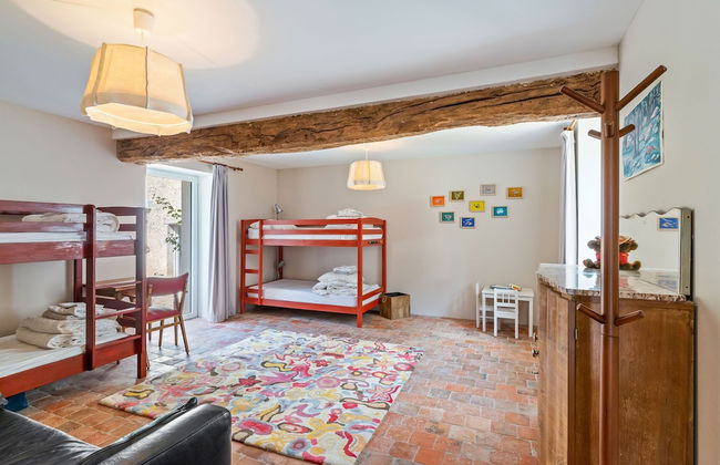 Charming Holiday Home in Yevre-la-ville With Pool - Foto 11