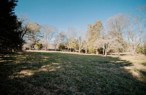 Spacious 5BR 3BA Free Parking Minutes to DC with Pool - Foto 75