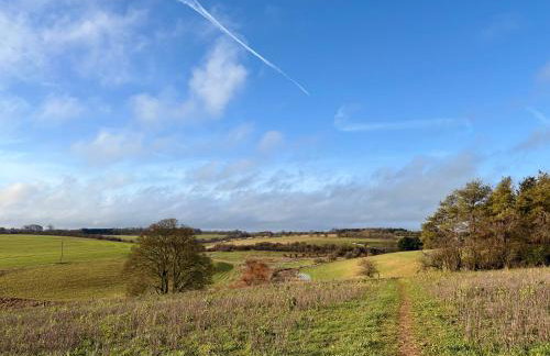 Charming Cotswold Cottage on Church Green, Witney - Photo 24